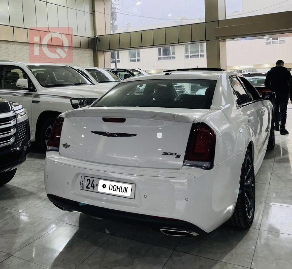 کرایسلەر 300